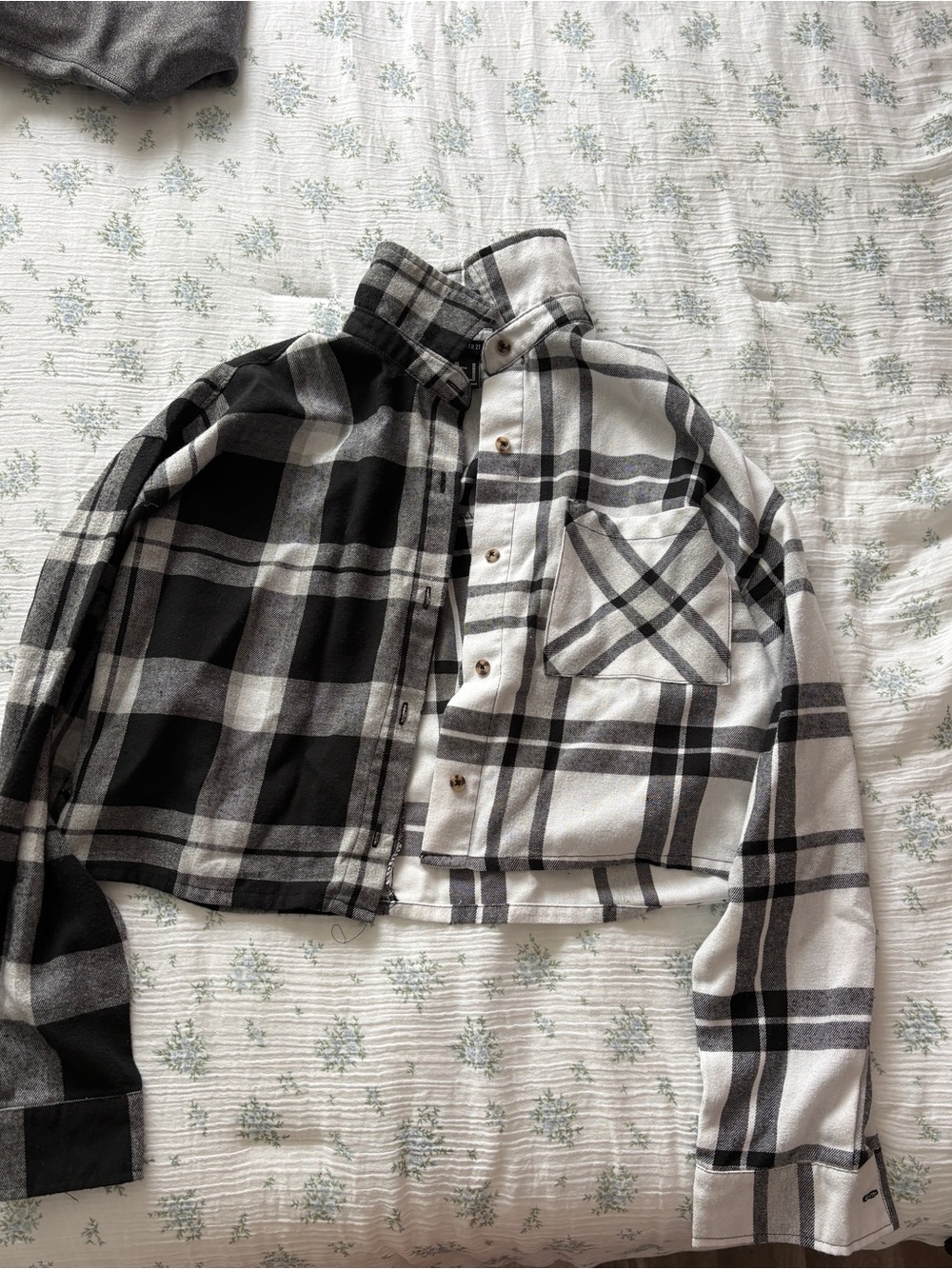 Forever 21 Black & White Plaid Button-Up Shirt Jacket